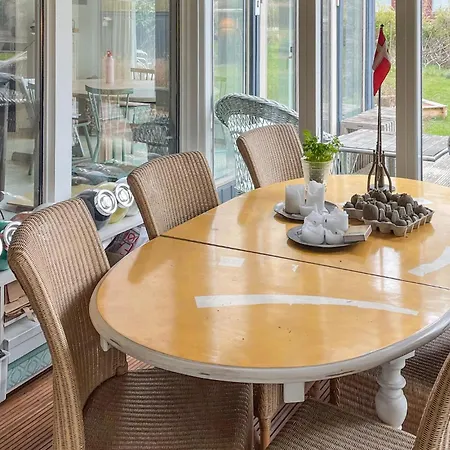 2 Bedroom Cozy In * Stege