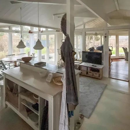 2 Bedroom Cozy In Stege