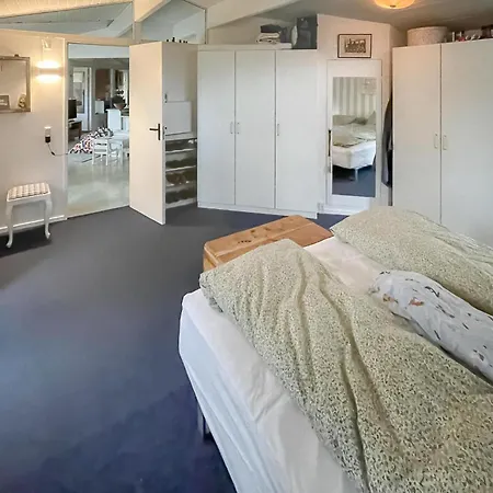 2 Bedroom Cozy In Stege