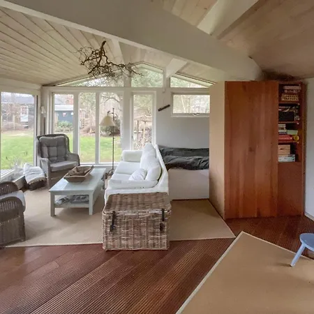 2 Bedroom Cozy In Stege