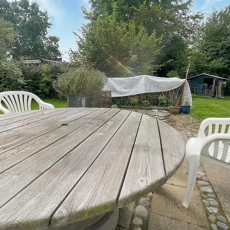 2 Bedroom Cozy In Hébergement de vacances *